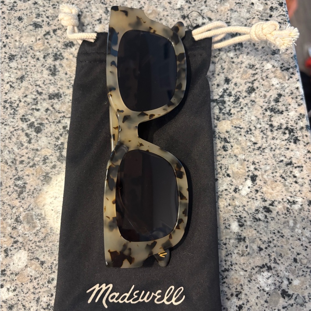 Madewell Tortoiseshell Rectangular Sunglasses W/ … - image 6
